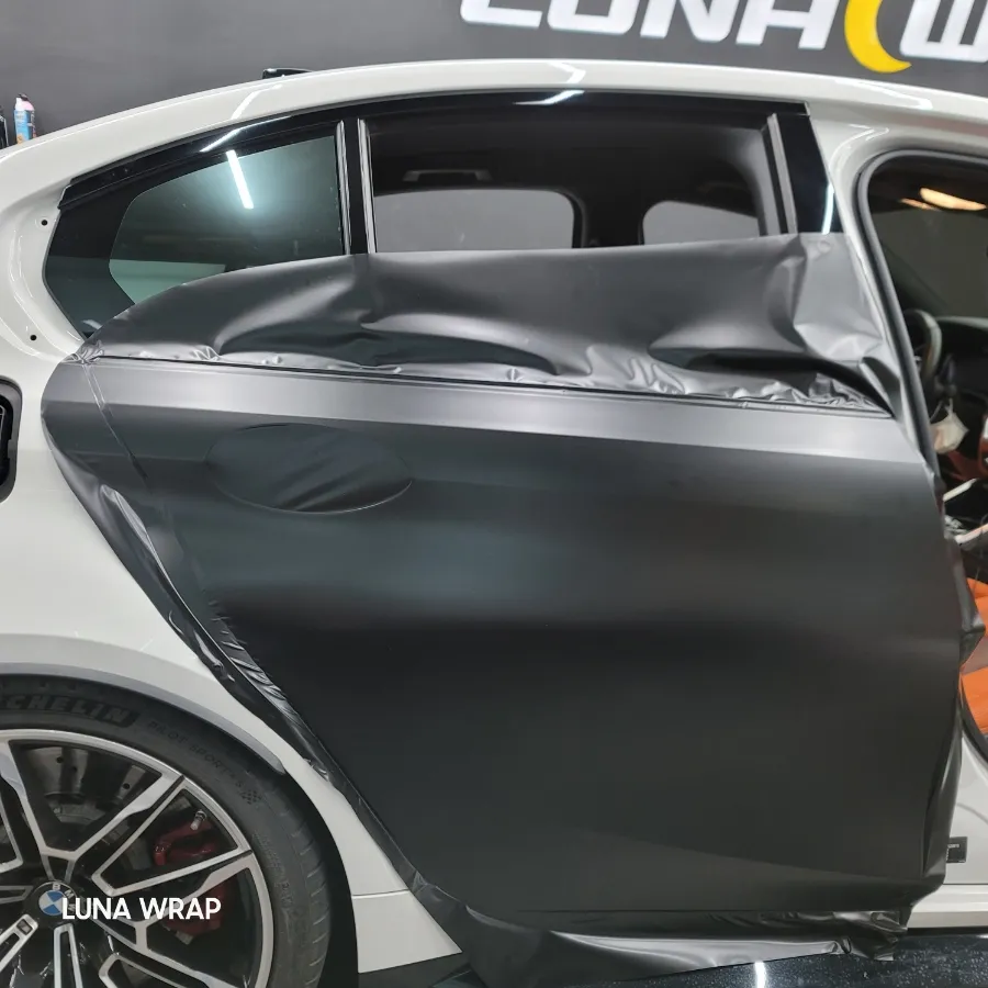 BMW M3のカーラッピング事例|サテンブラックの仕上がり 施工写真 4-2