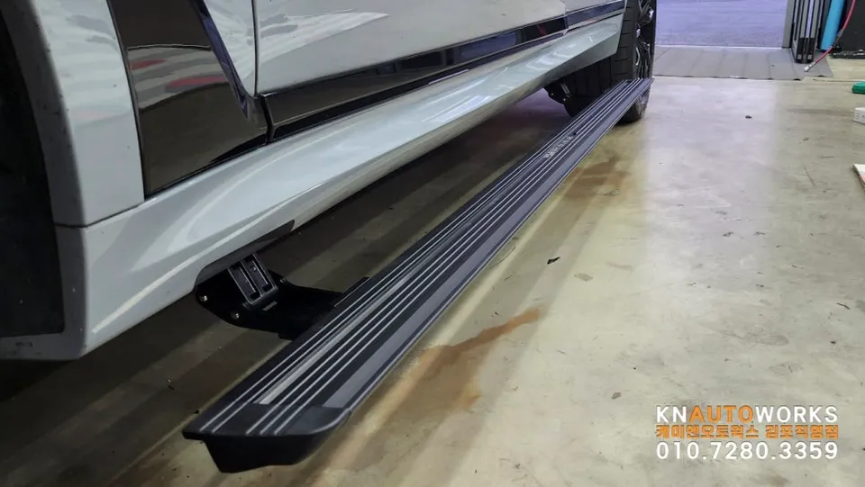 BMW X7 body kit - BMW X7 Body Kit Installation Review: Enhanced Access photo 5