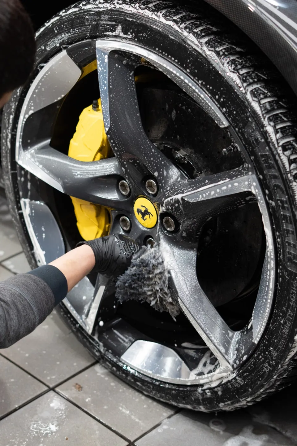 Ferrari Purosangueのガラスコーティング事例|費用目安・仕上がり 施工写真 3-2