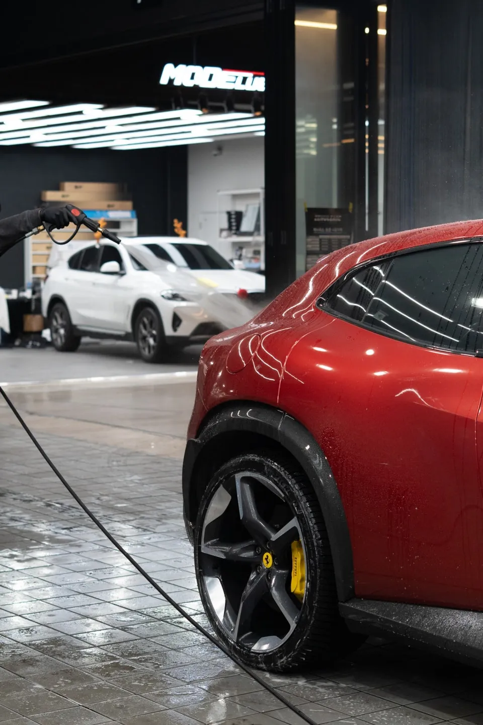 Ferrari Purosangueのガラスコーティング事例|費用目安・仕上がり 施工写真 2-3