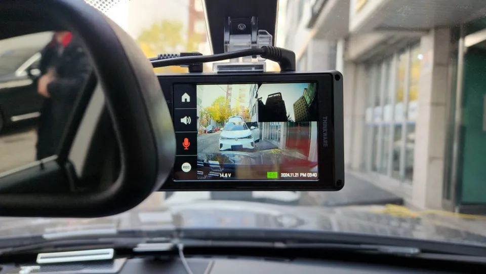BMW 3 SeriesのAndroid Auto・CarPlay取付事例 施工写真 2-1