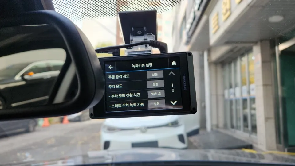 BMW 3 SeriesのAndroid Auto・CarPlay取付事例 施工写真 1-2