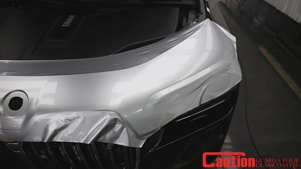 BMW i7 カーラッピング事例|GTシルバーのツートン施工 施工写真 2-3