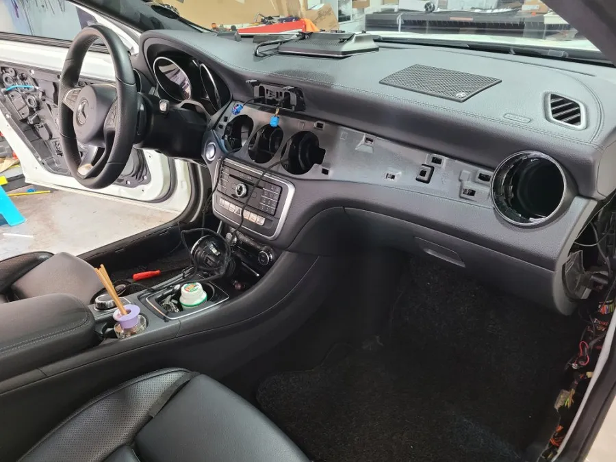 Mercedes-Benz CLA ambient lighting - Mercedes-Benz CLA Ambient Lighting Customization - Full Installat photo 4
