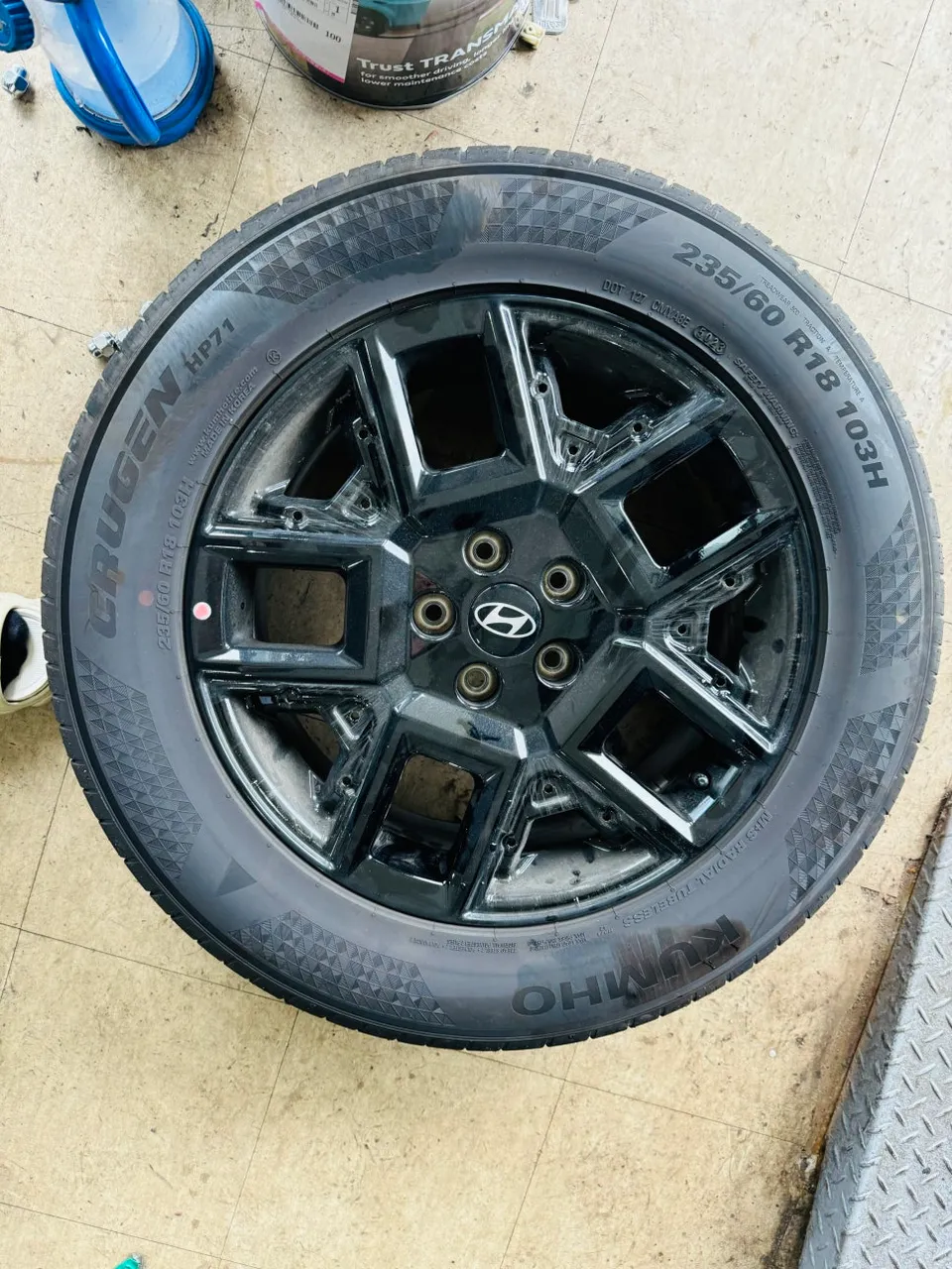 Hyundai Santa Feのホイールラッピング事例|費用目安・仕上がり 施工写真 1-2