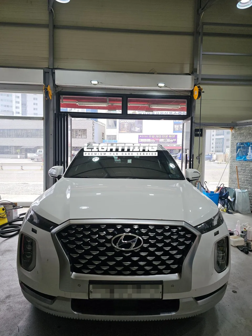 Hyundai Palisadeのガラスコーティング事例｜韓国での施工例 施工写真 3-1