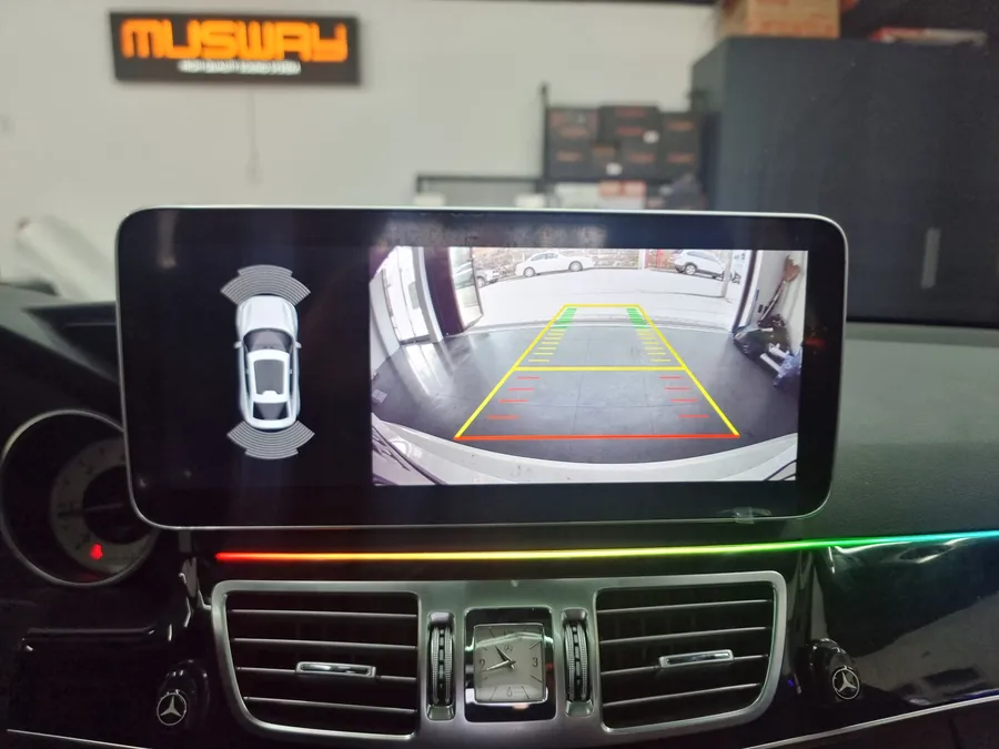 Mercedes-Benz E-Class W212のAndroid Auto・CarPlay取付事例 施工写真 2-2