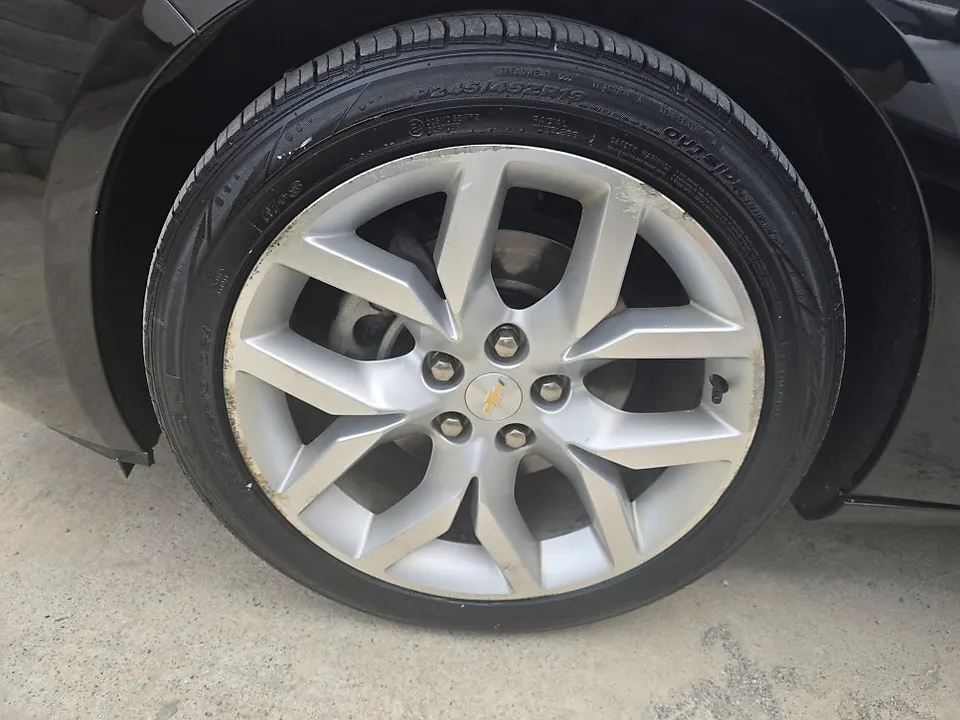 Chevrolet Impalaのホイールリペア・塗装事例 施工写真 2-1