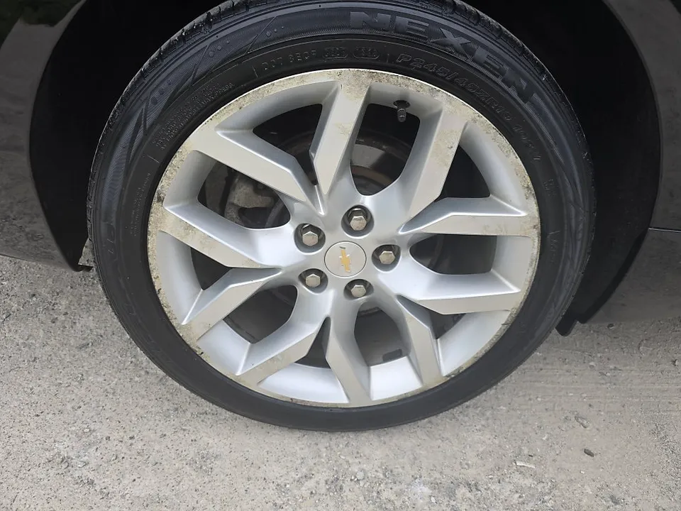 Chevrolet Impalaのホイールリペア・塗装事例 施工写真 3-1