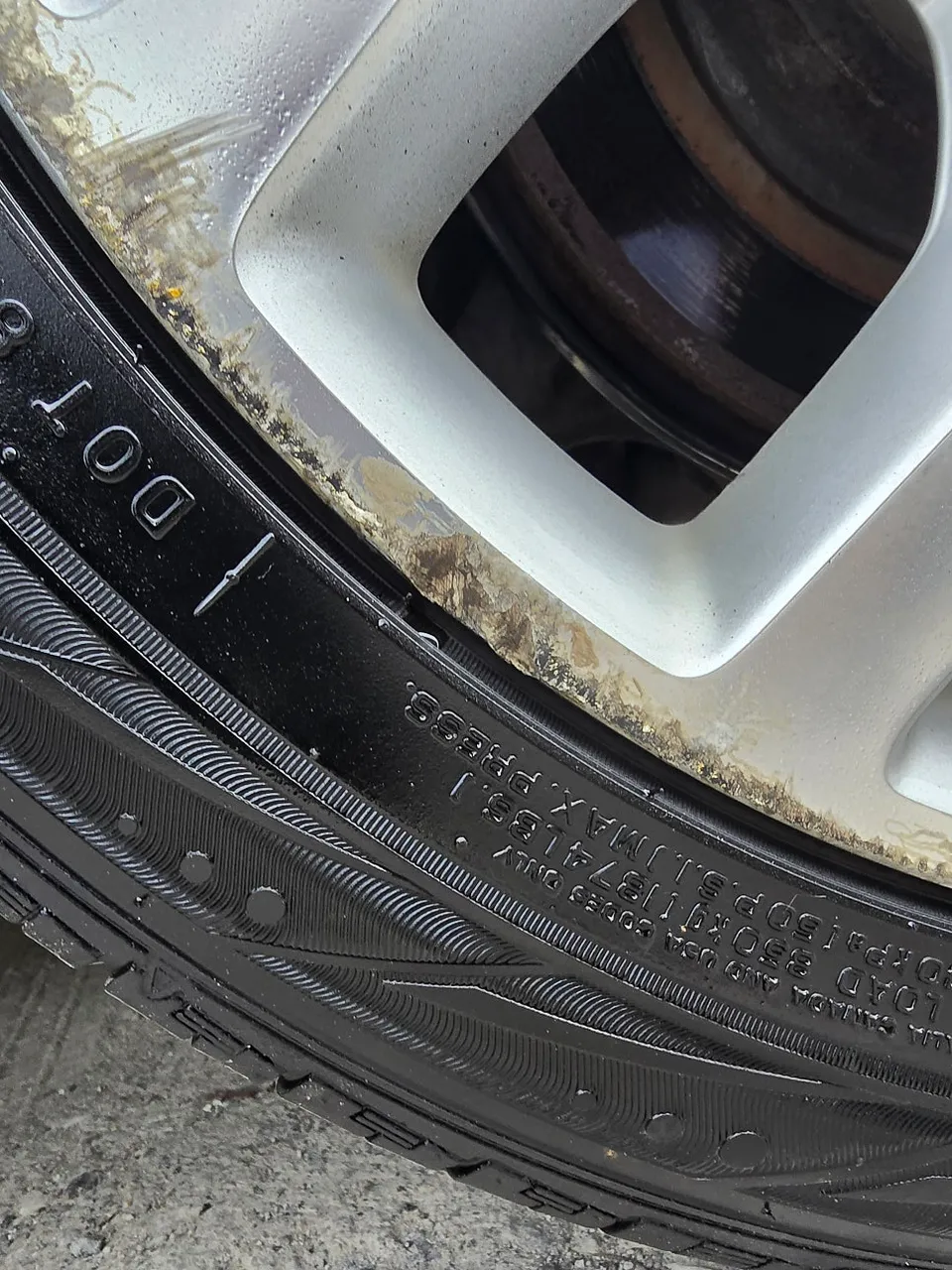 Chevrolet Impalaのホイールリペア・塗装事例 施工写真 4-1