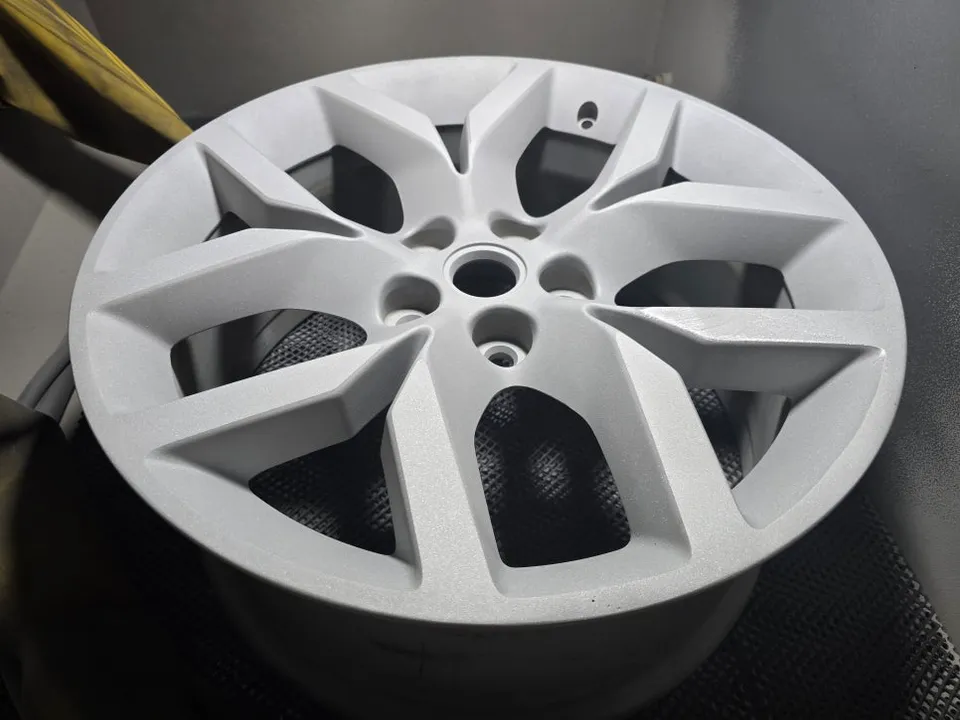Chevrolet Impalaのホイールリペア・塗装事例 施工写真 4-2
