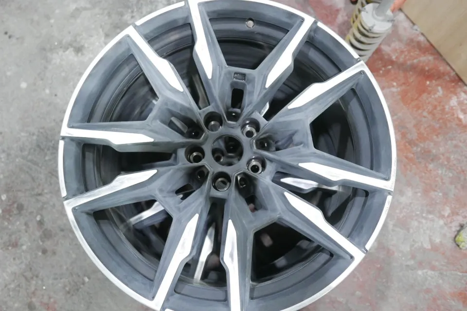 BMW 850i Wheel Repair & Painting Review photo 7