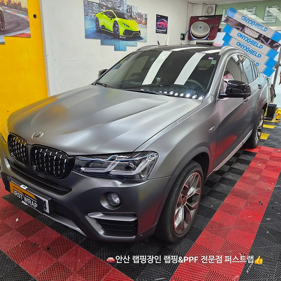 BMW X4のカーラッピング事例|サテンダークグレーで高級感アップ 施工写真 2-1