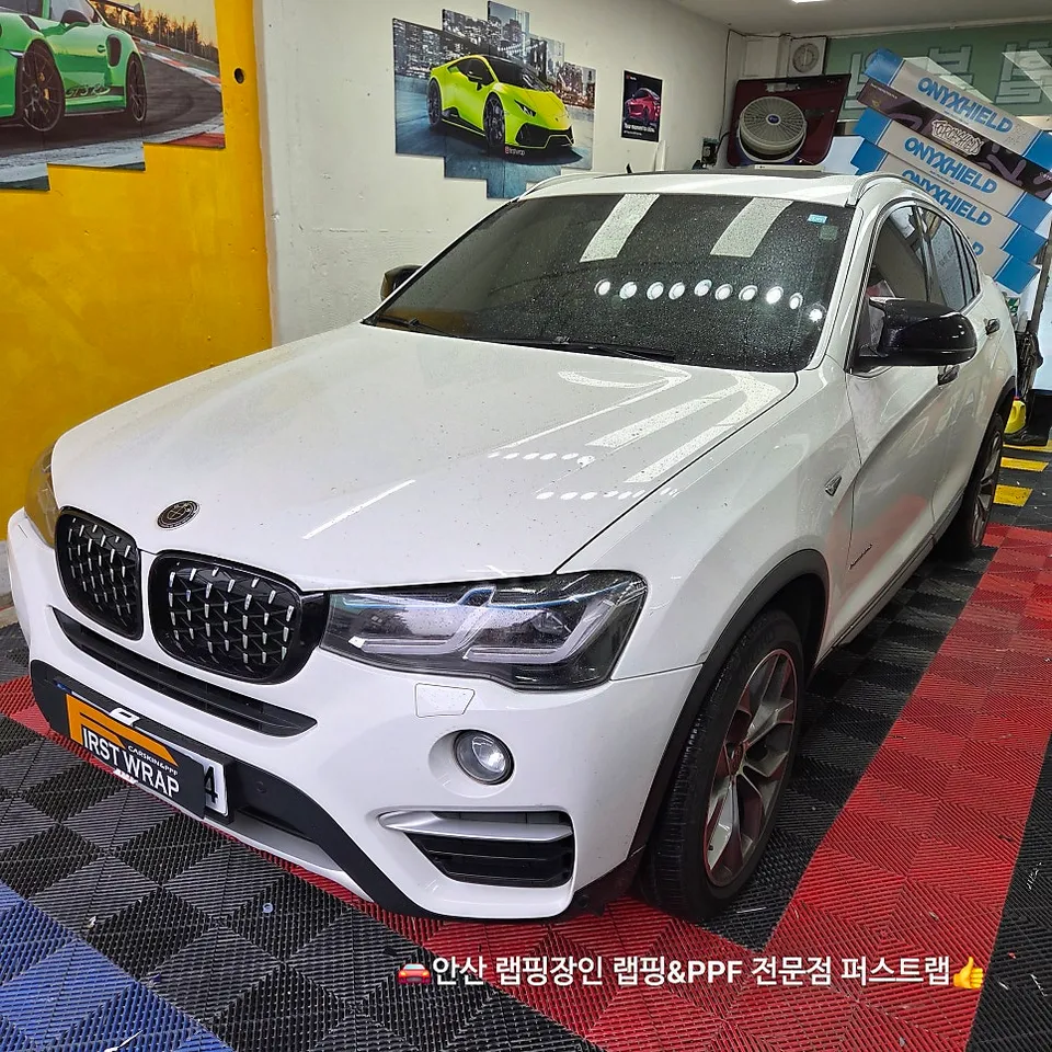 BMW X4のカーラッピング事例|サテンダークグレーで高級感アップ 施工写真 3-2