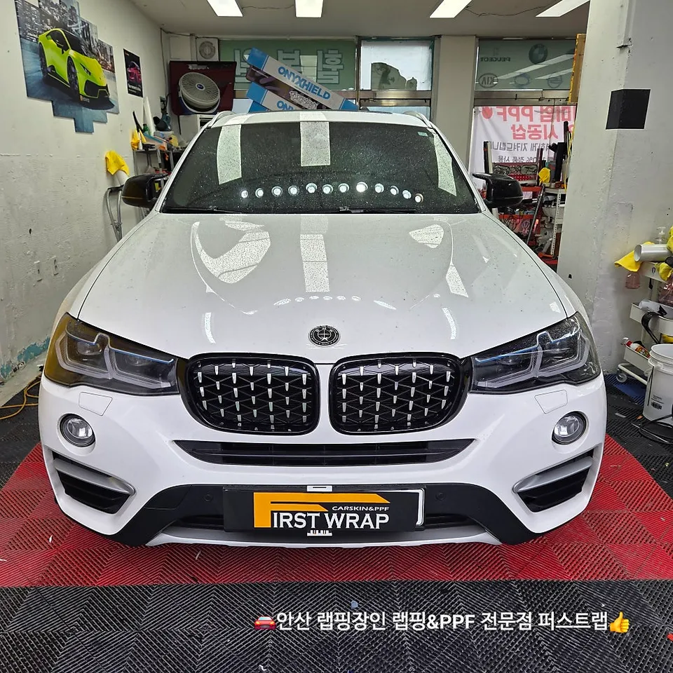 BMW X4のカーラッピング事例|サテンダークグレーで高級感アップ 施工写真 4-2