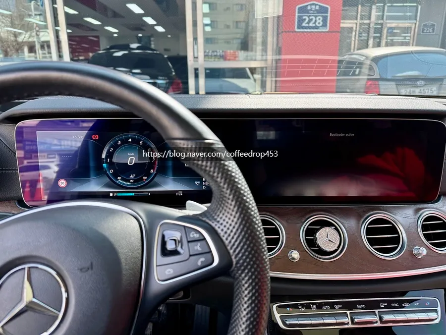 Mercedes-Benz E-Class W213 vinyl wrap - Mercedes-Benz E-Class Vinyl Wrap Review — Enhanced Aesthetics photo 4