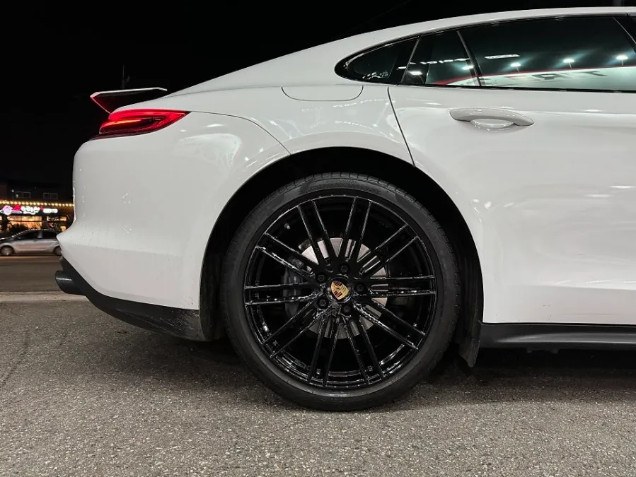 Porsche Panamera 971のホイールリペア・塗装事例 施工写真 4-1
