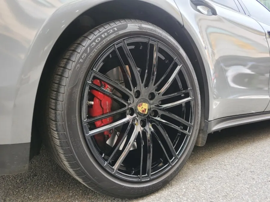 Porsche Panamera 971のホイールリペア・塗装事例 施工写真 4-2