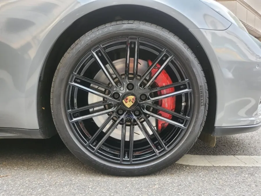 Porsche Panamera 971のホイールリペア・塗装事例 施工写真 1-3