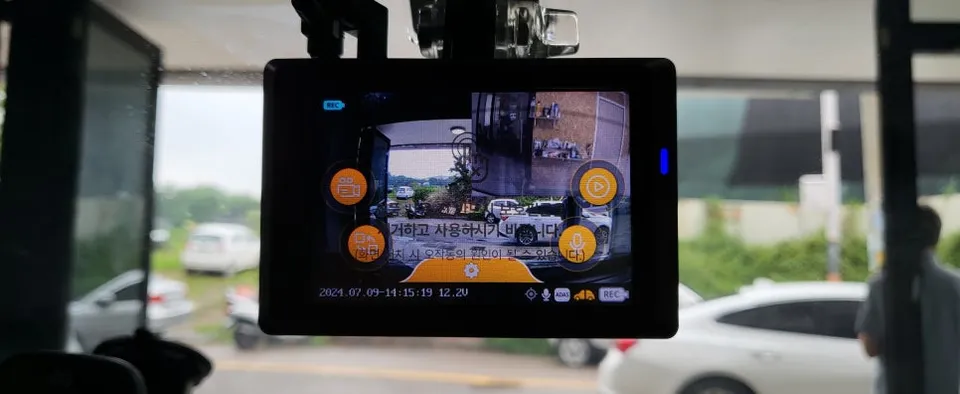 Hyundai Santa Feのドラレコ取付事例|費用目安・仕上がり 施工写真 4-1