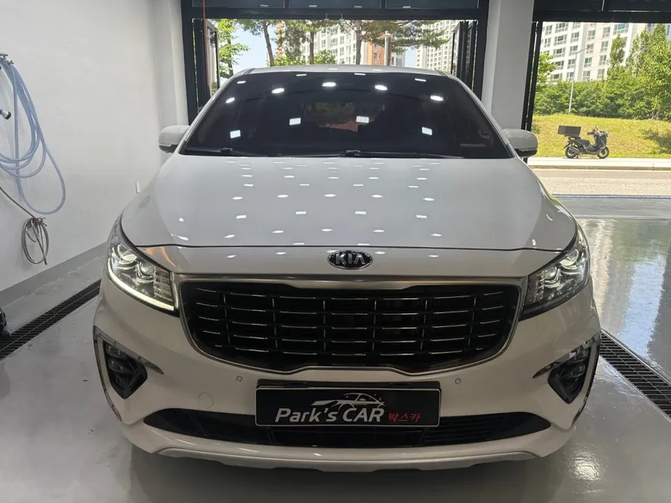 Kia Carnival KA4 body kit installation result
