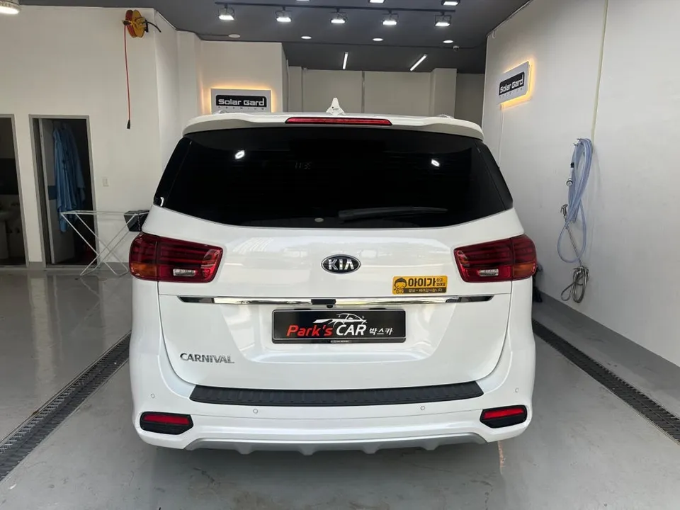 Kia Carnival KA4 body kit - Kia Carnival KA4 Body Kit Installation Review photo 3