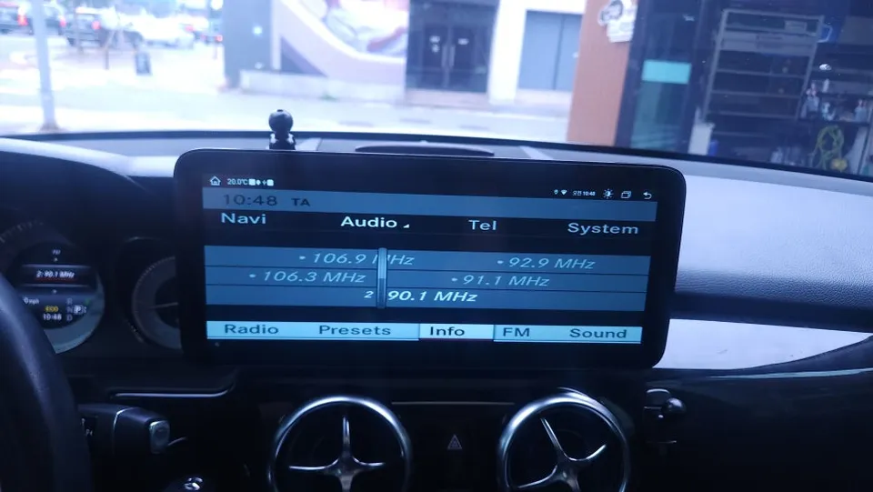 Mercedes-Benz GLKのAndroid Auto・CarPlay取付事例 施工写真 2-2