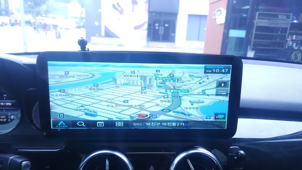 Mercedes-Benz GLKのAndroid Auto・CarPlay取付事例 施工写真 4-2