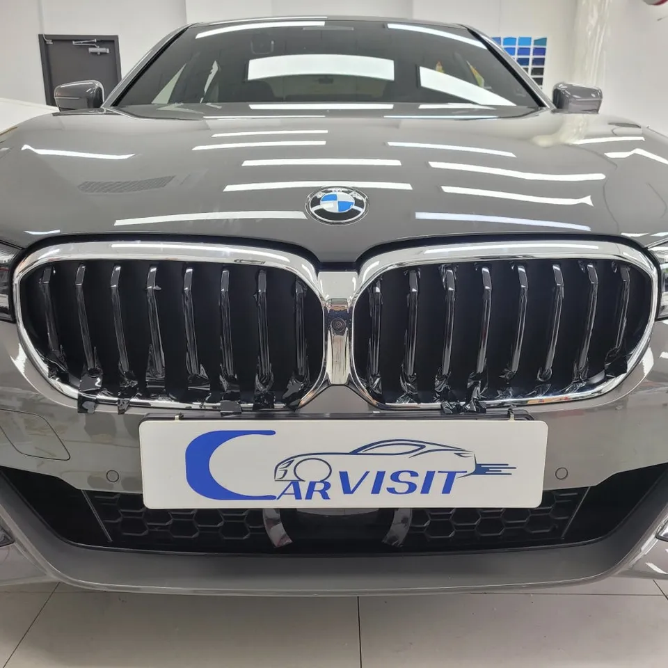 BMW 5 Series G30 カーラッピング事例|費用目安・仕上がり 施工写真 2-3