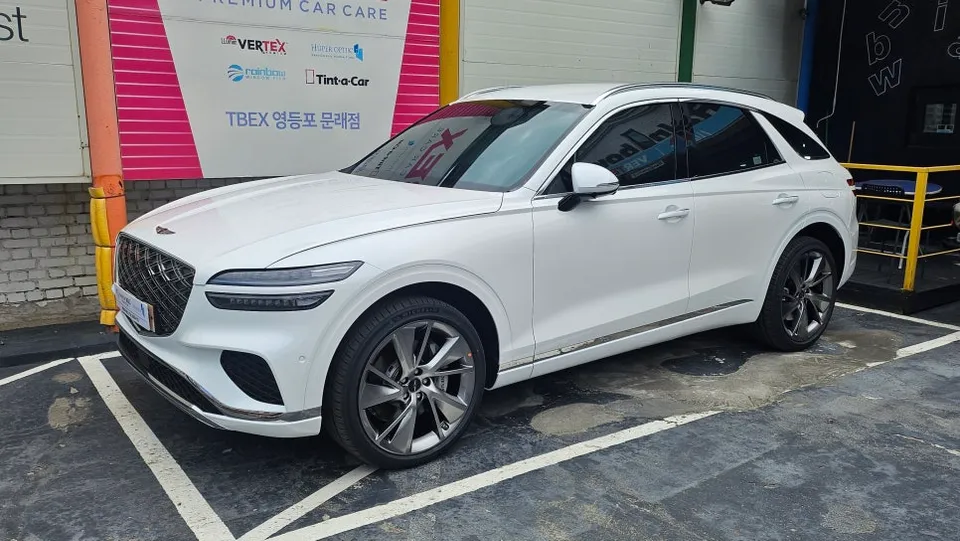 Genesis GV70のカーフィルム施工事例|熱遮断効果と費用目安 施工写真 2-2