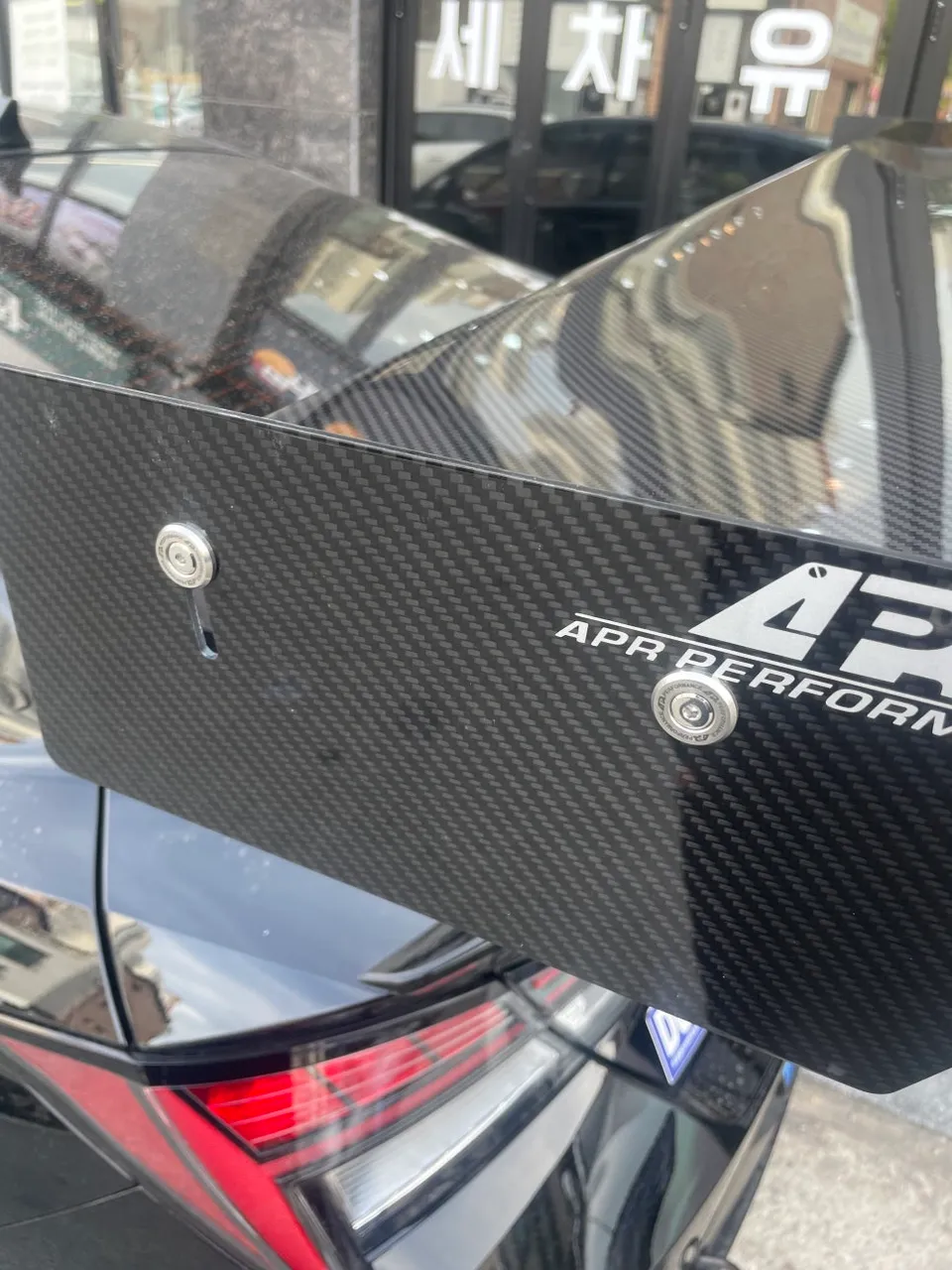 Hyundai Elantra N ppf - Hyundai Elantra N PPF Review - APR Carbon Wing Reapplication photo 4