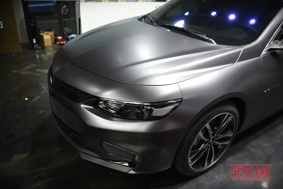Chevrolet Malibuのカーラッピング事例｜3Mサテンダークグレー 施工写真 2-3