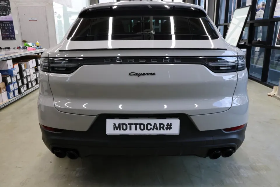 Porsche CayenneのPPF施工事例 施工写真 4