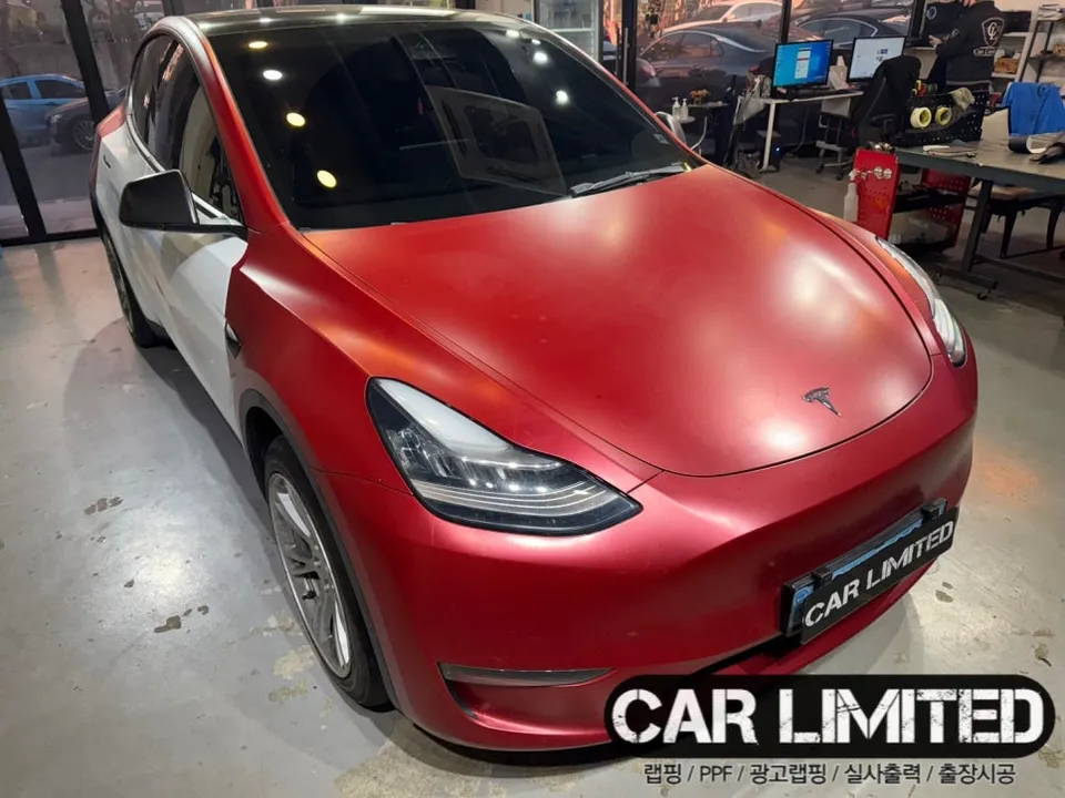 Tesla Model Yのカーラッピング事例 施工写真 4-2