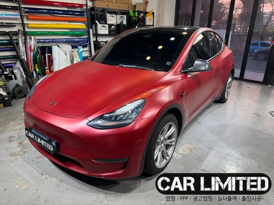 Tesla Model Yのカーラッピング事例 施工写真 1-3