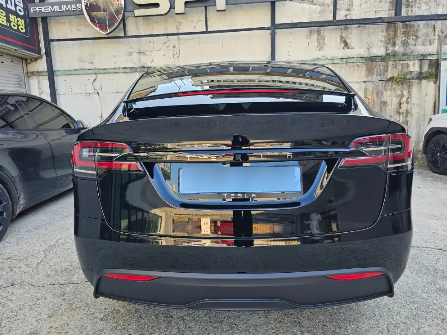 Tesla Model Xのカーフィルム施工事例 施工写真 2