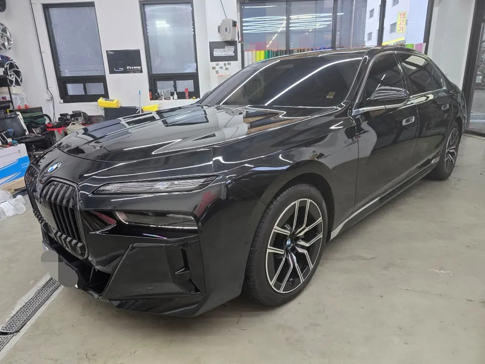 BMW 7 Series G11/G12 PPF施工事例：マットブラック化とクロームデリート 施工写真 2-1