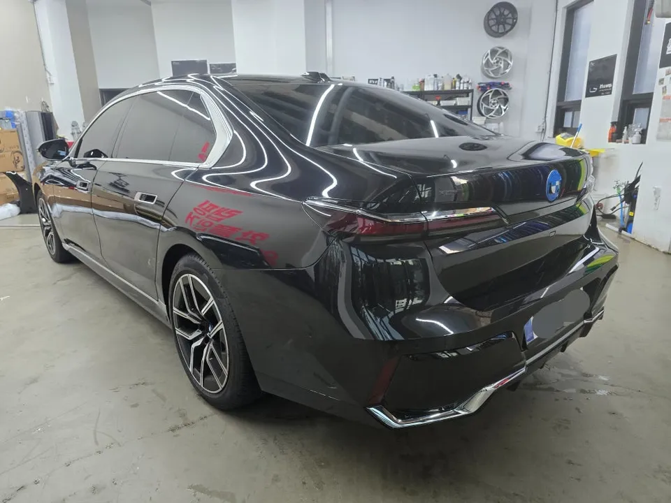 BMW 7 Series G11/G12 PPF施工事例：マットブラック化とクロームデリート 施工写真 1-2