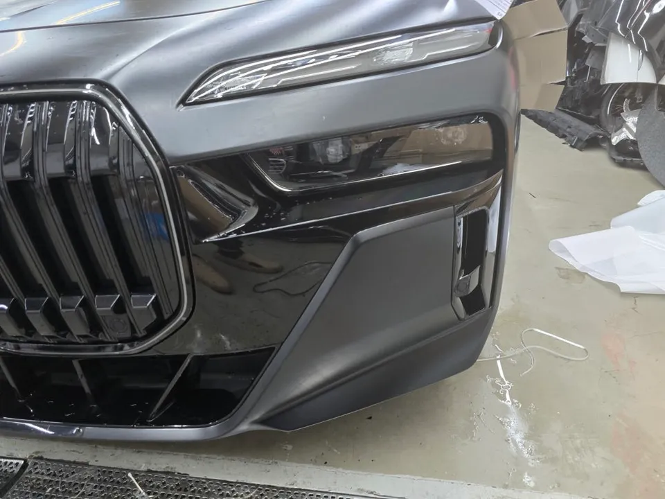 BMW 7 Series G11/G12 PPF施工事例：マットブラック化とクロームデリート 施工写真 2-3
