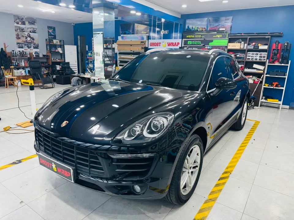 Porsche Macanのカーラッピング事例｜費用目安・仕上がり 施工写真 3-1