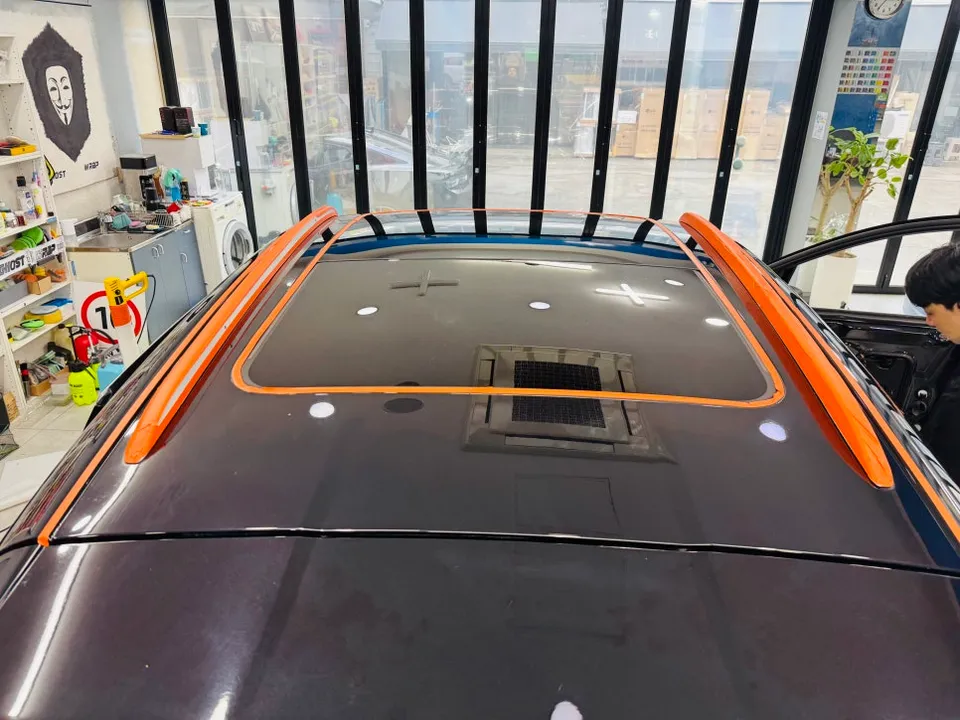 Porsche Macanのカーラッピング事例｜費用目安・仕上がり 施工写真 1-2