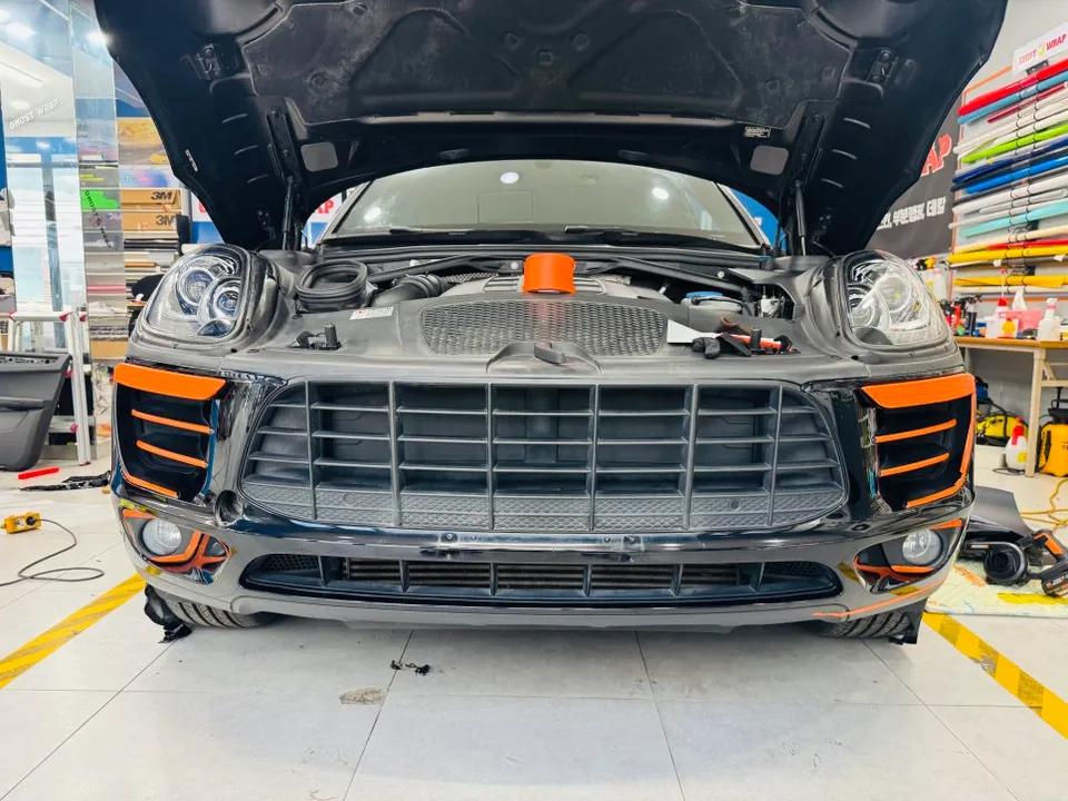 Porsche Macanのカーラッピング事例｜費用目安・仕上がり 施工写真 2-2