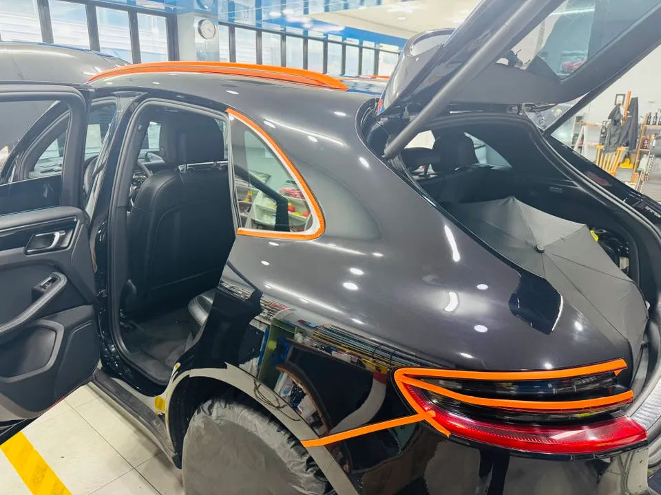 Porsche Macanのカーラッピング事例｜費用目安・仕上がり 施工写真 3-2