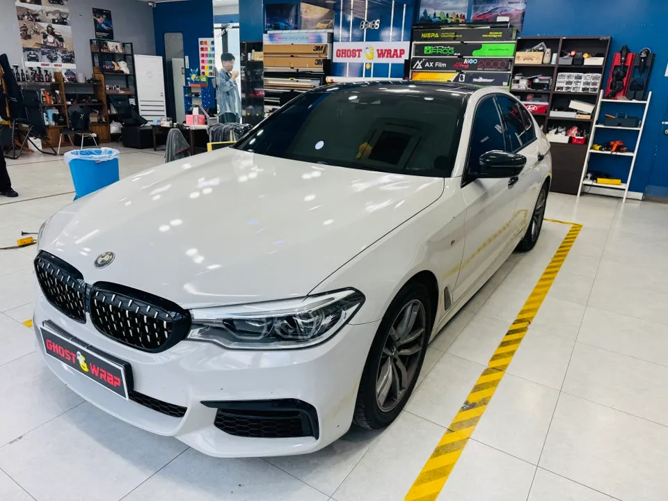 BMW 5 Seriesのカーラッピング事例|費用目安・仕上がり 施工写真 4-1