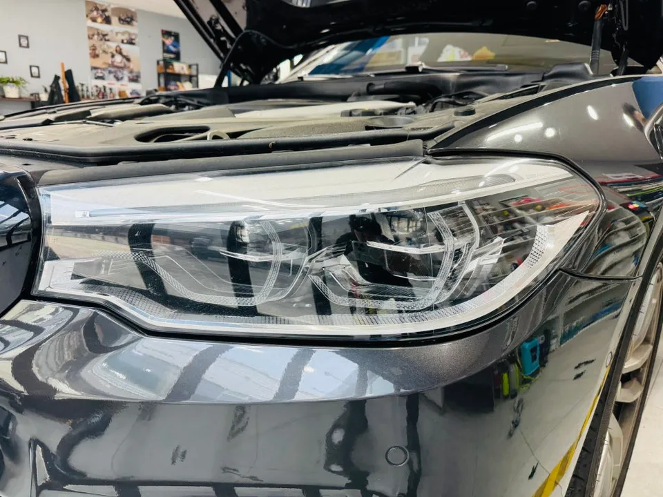 BMW 5 Seriesのカーラッピング事例|費用目安・仕上がり 施工写真 1-2
