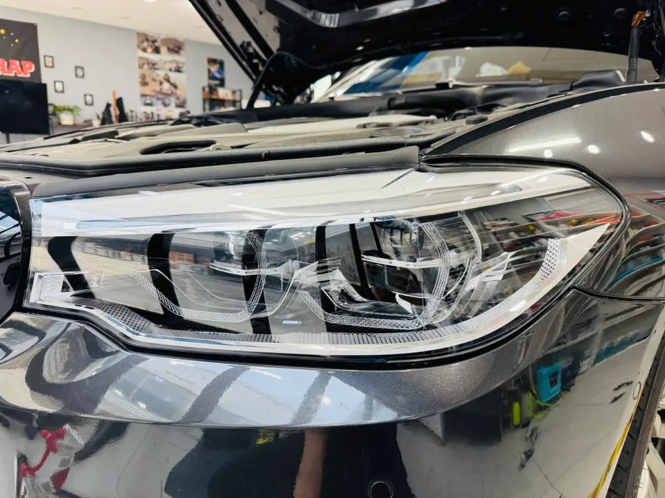 BMW 5 Seriesのカーラッピング事例|費用目安・仕上がり 施工写真 3-2