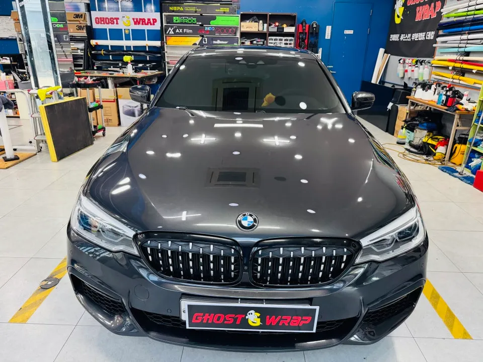 BMW 5 Seriesのカーラッピング事例|費用目安・仕上がり 施工写真 4-2