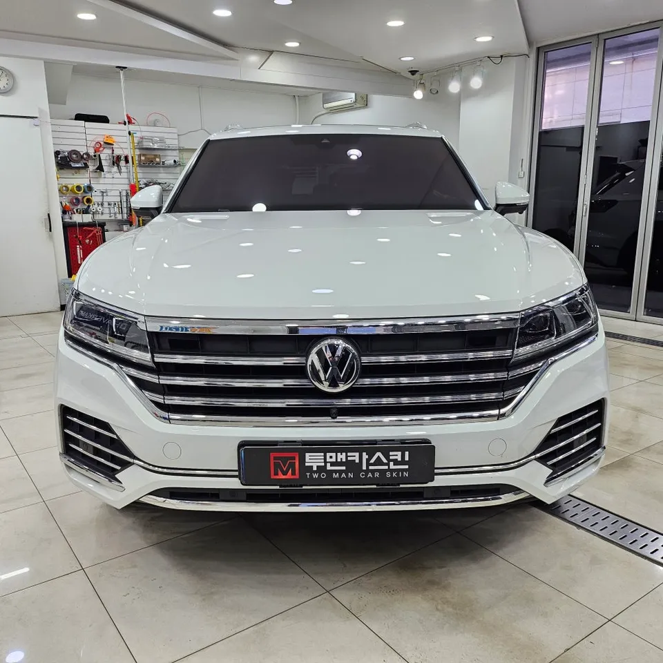 Volkswagen Touareg Vinyl Wrap Review — Chrome Delete Cost photo 2