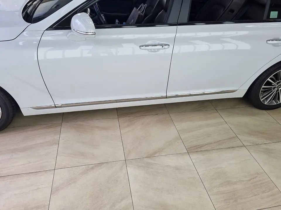 Genesis EQ900 vinyl wrap - Genesis EQ900 Vinyl Wrap Review: Chrome Delete Transformation photo 3