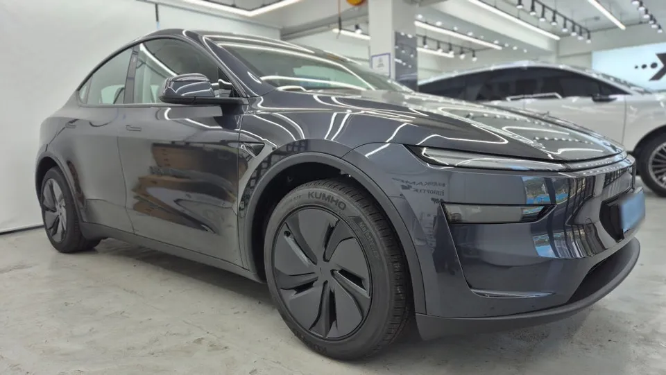 Tesla Model Yのホイールリペア・塗装事例 施工写真 4-1